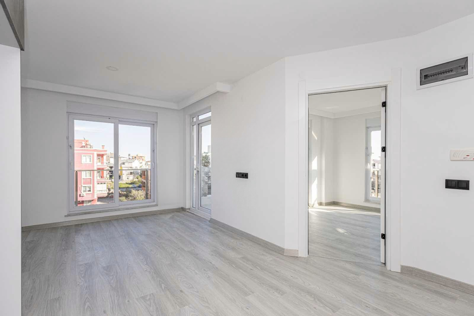 TRAMVAYA YAKIN ASANSÖRLÜ KAT SEÇENEKLİ 1+1 SIFIR DAİRELER