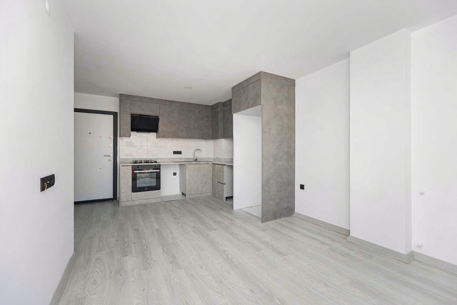 TRAMVAYA YAKIN ASANSÖRLÜ KAT SEÇENEKLİ 1+1 SIFIR DAİRELER