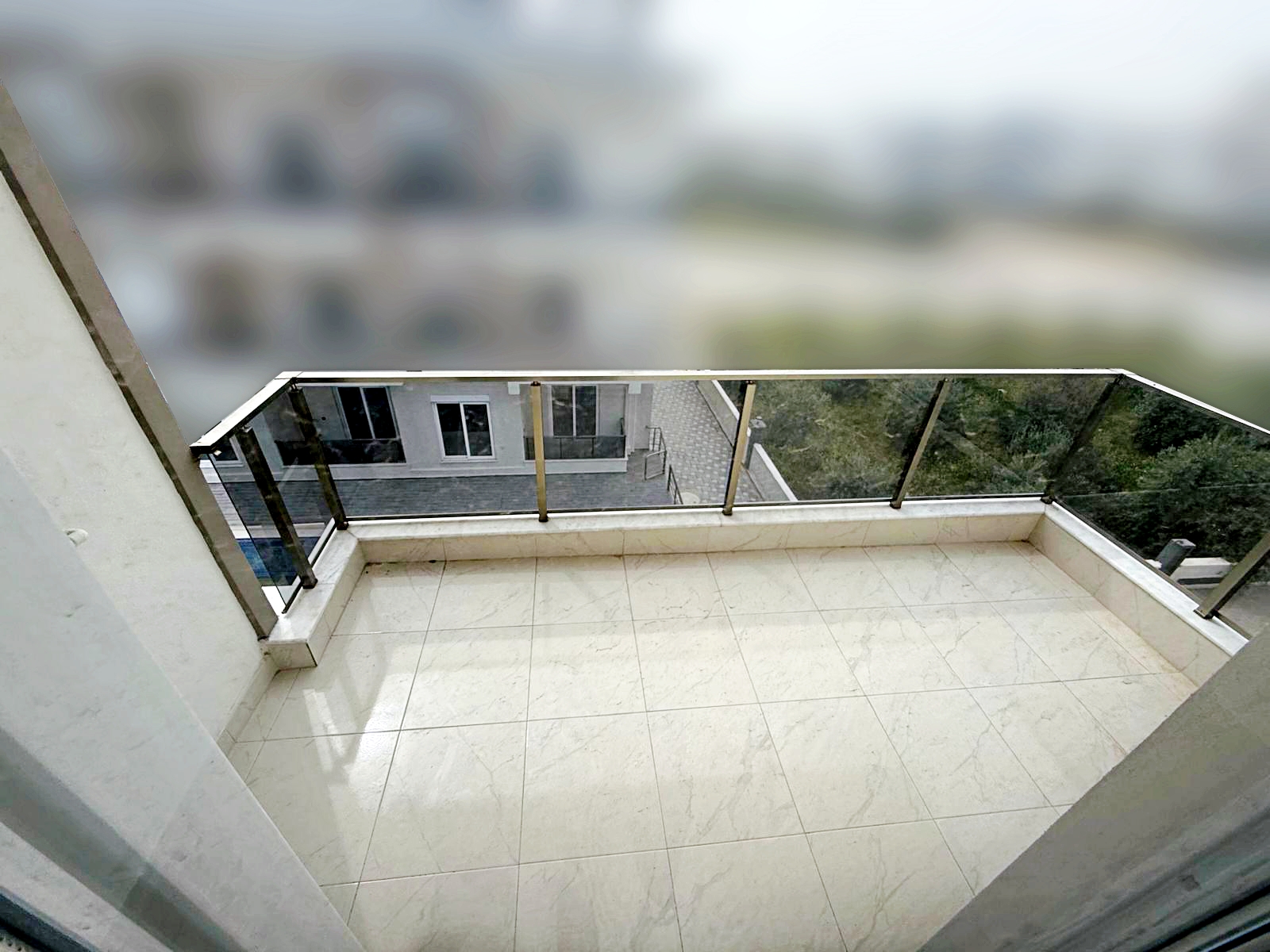 HAVUZLU SİTE İÇERİSİNDE TRAMVAYA YAKIN KAT SEÇENEKLİ 1+1 SIFIR DAİRELER