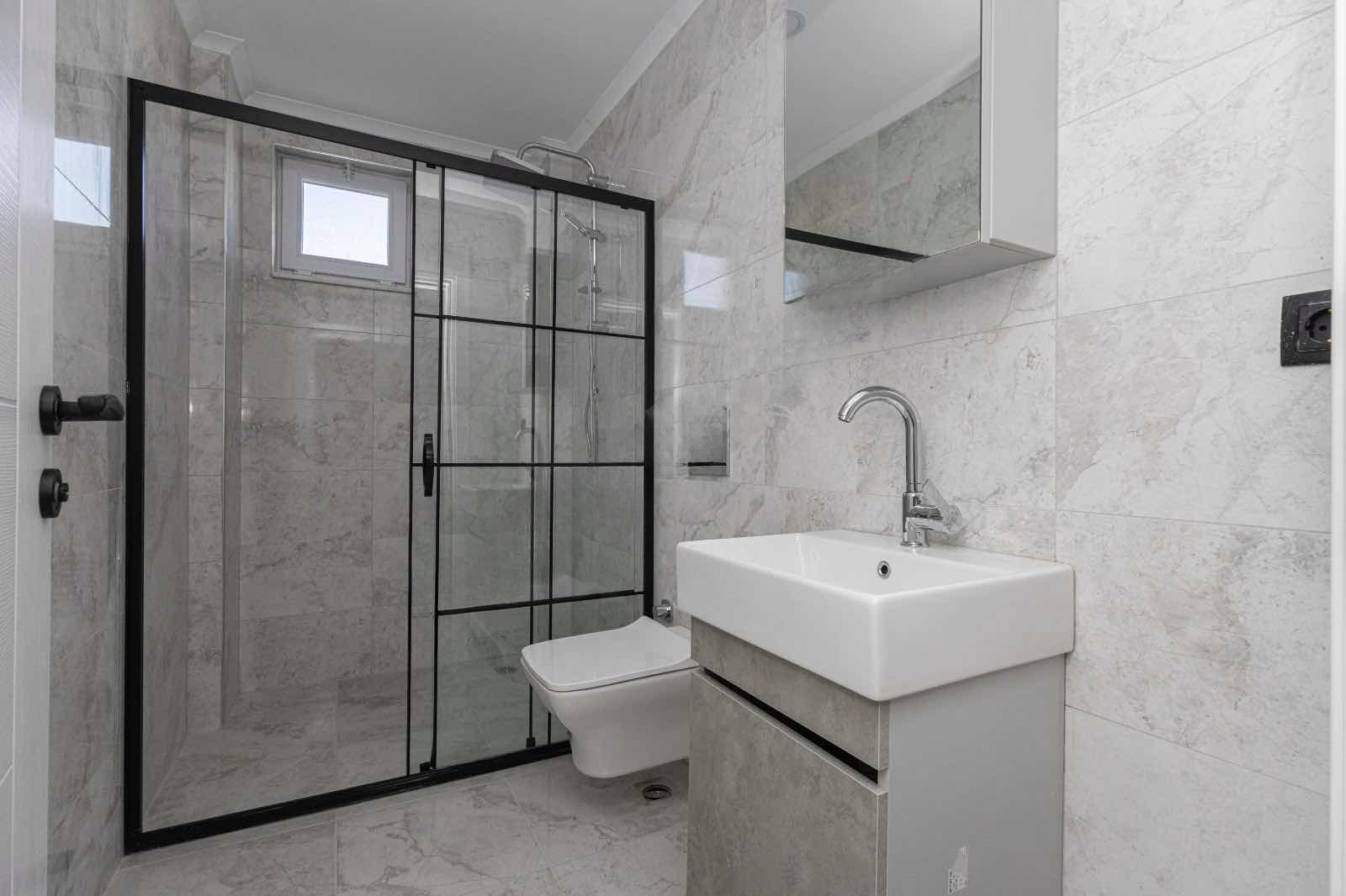 TRAMVAYA YAKIN ASANSÖRLÜ KAT SEÇENEKLİ 1+1 SIFIR DAİRELER