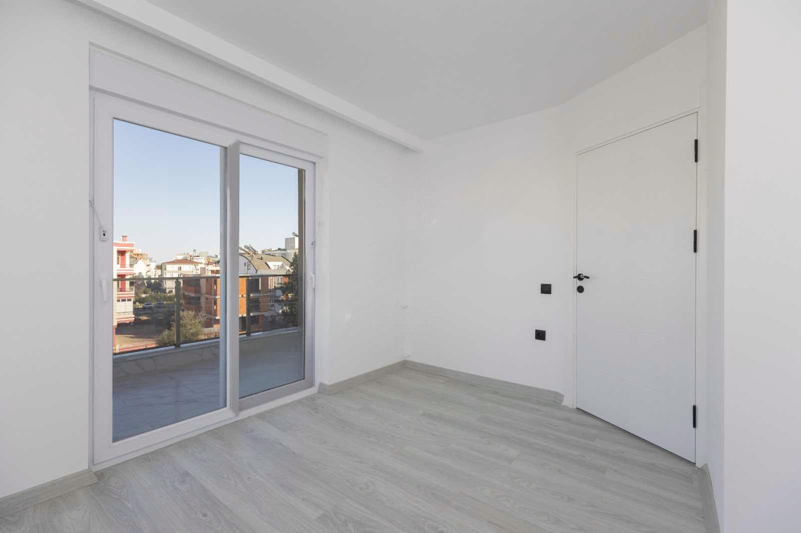 TRAMVAYA YAKIN ASANSÖRLÜ KAT SEÇENEKLİ 1+1 SIFIR DAİRELER