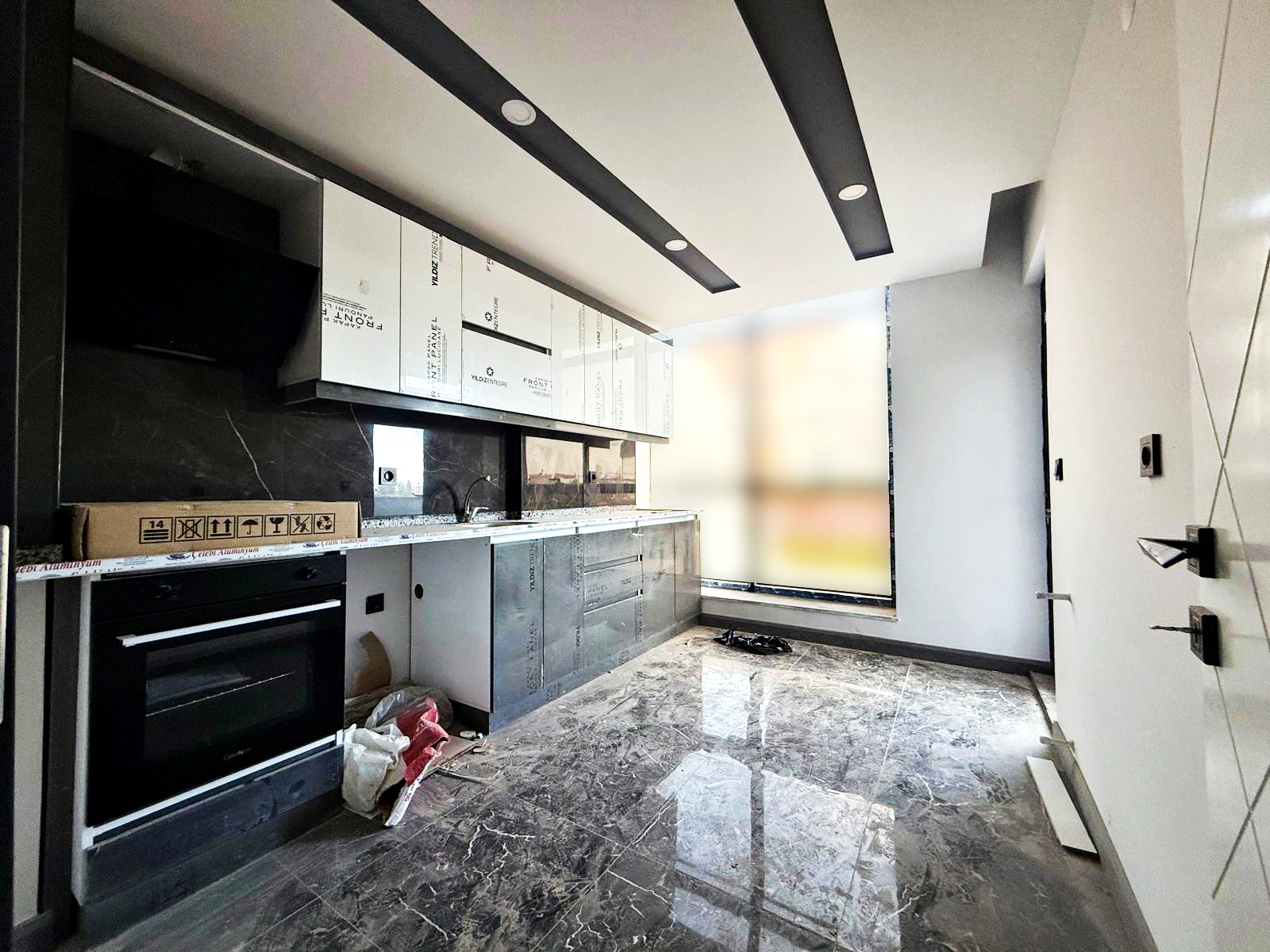 TRAMVAYA YAKIN FEVZİÇAKMAKTA 2+1 100 M2 DÜKKAN ÜSTÜ 1. KATTA ASANSÖRLÜ DAİRE